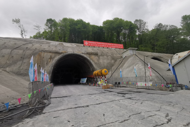 Mašine se ne gase ni za praznike u tunelu Munjino Brdo: Ovako teku radovi na najzahtevnijoj tački auto-puta (FOTO)