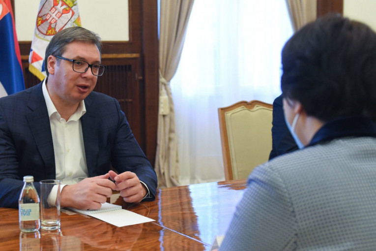 Vučić se sastao Čen Bo: Predsednik razgovarao sa ambasadorkom Kine (FOTO)