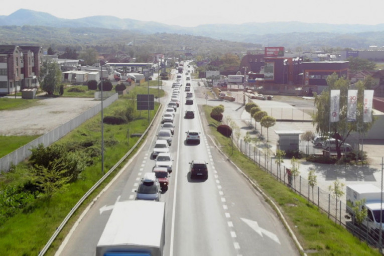 Apel "Puteva Srbije": Sve veći broj vozila na Milošu Velikom, kod Sevojna kolona duga deset kilometara (FOTO)