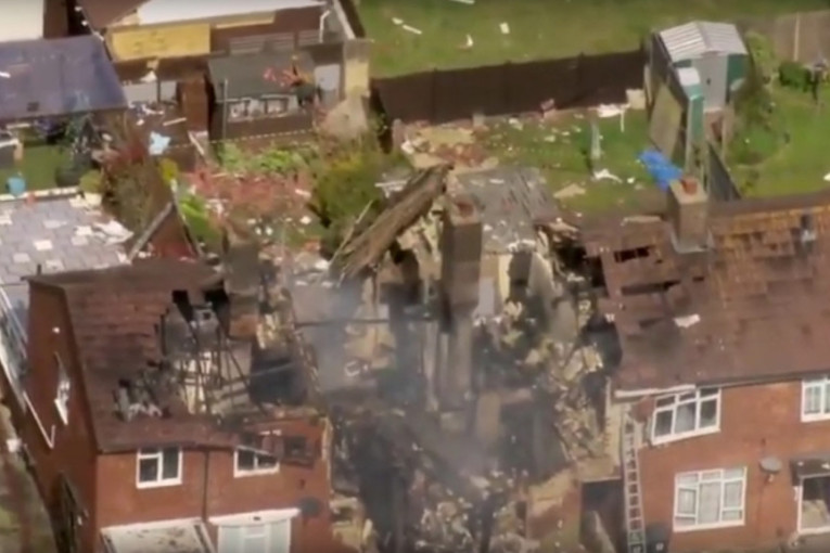 Jeziva eksplozija u Velikoj Britaniji: Sedam osoba povređeno, razoreni delovi kuća, leteli dimnjaci (VIDEO)
