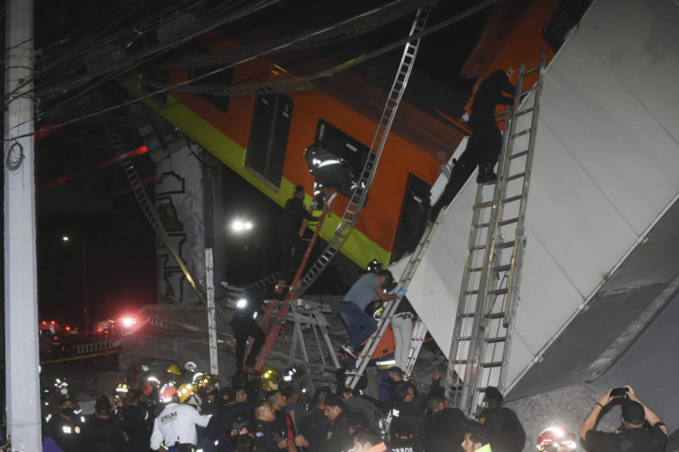 Nesreća u Meksiko Sitiju: Srušio se nadvožnjak, poginulo 15, povređeno 70 ljudi (FOTO/VIDEO)