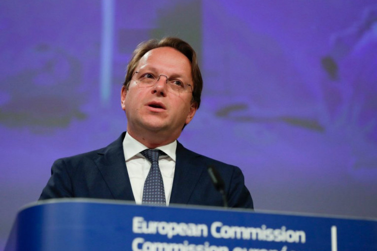 Varhelji: EU treba da ide napred s proširenjem