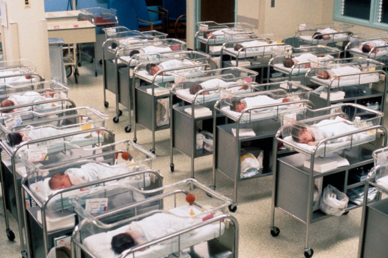 Zabrinjavajuće: Ove godine manje rođenih i više umrlih u odnosu na prošlu