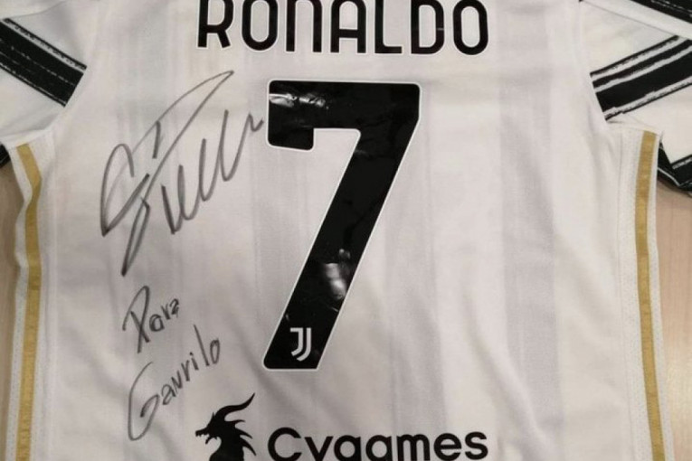 Bravo! Kristijano Ronaldo poslao potpisan dres za malog Gavrila