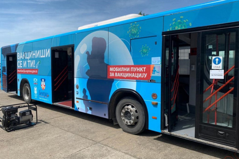 Autobus za imunizaciju danas na Zemunskom keju: Građani mogu da primer "Fajzer" i "Sinofarm" vakcine