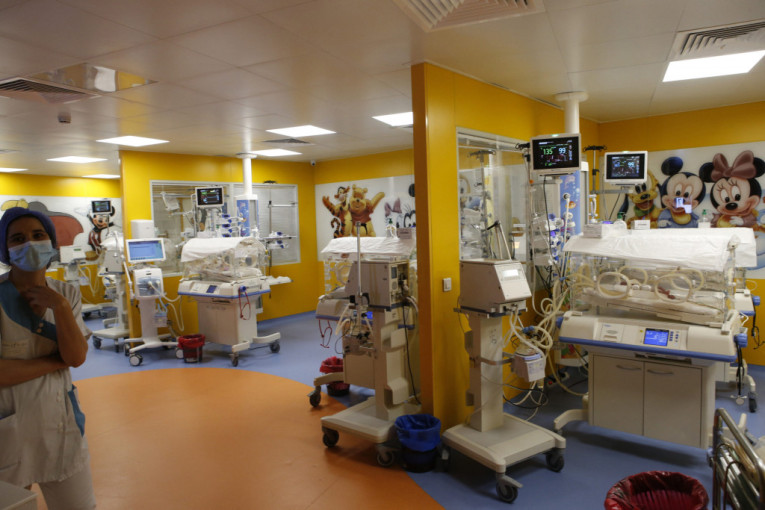 Cela zemlja se digla zbog žene koja je rodila devetorke: Srećnog oca predsednik pozvao lično da mu čestita