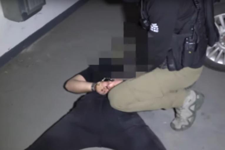 "Gnev" u Filmskom gradu: Pogledajte hapšenje golobradog dilera sa 45 kila marihuane! (VIDEO)