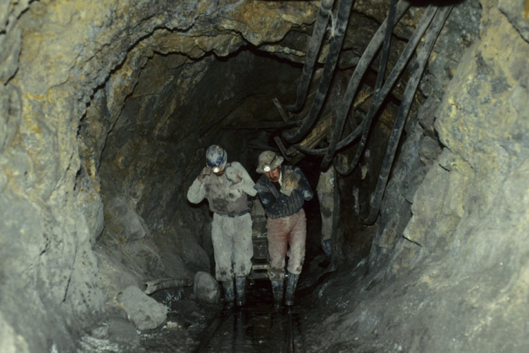 U rudniku zlata stradalo 15 rudara, među njima i dve žene
