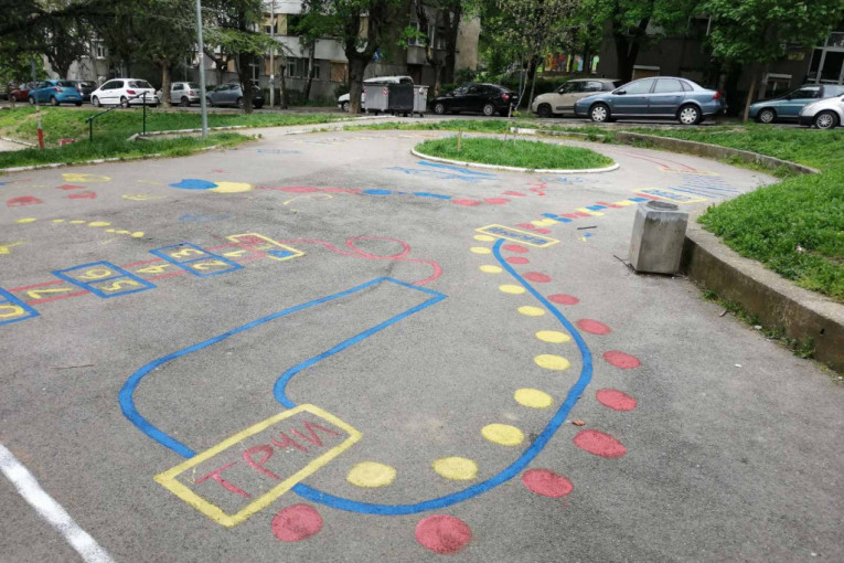 Za zdravije i maštovitije detinjstvo: "Gde god nađeš zgodan beton, tu igru posadi"