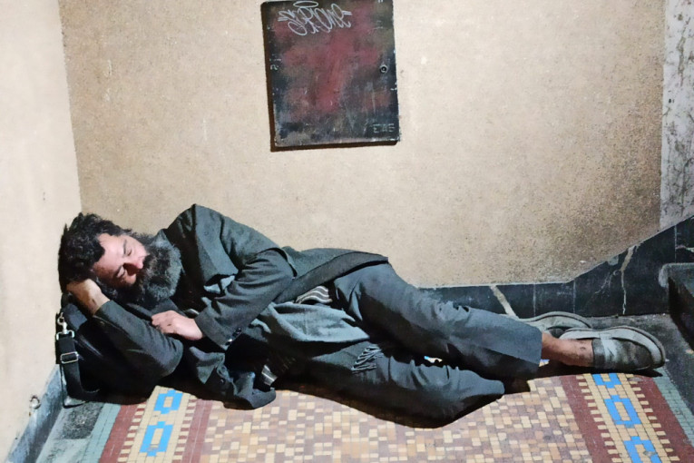 Potresna istinita priča o beogradskom beskućniku dobija nastavak: Nikola jednostavno ne ume da prosi (FOTO/VIDEO)