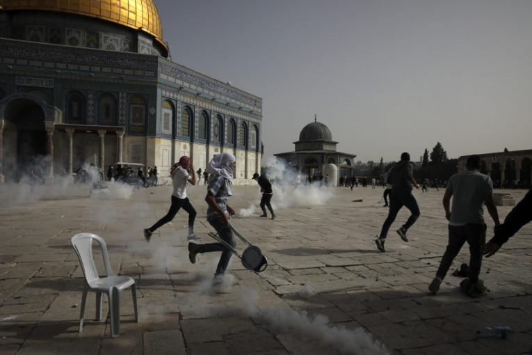 Neredi koji prete da prerastu u građanski rat: Oči svetske javnosti uprte u Jerusalim - ključnu tačku razdora u odnosima dvaju naroda (FOTO)