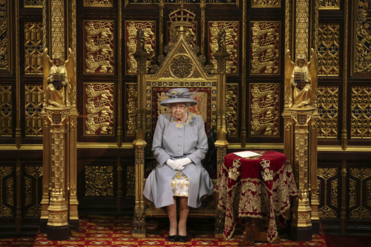 Kraljica Elizabeta II prekršila tradiciju tokom prvog obraćanja parlamentu posle smrti princa Filipa