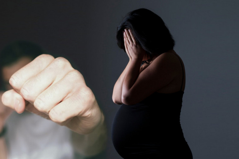 Nišlija posle svađe pretukao trudnu suprugu: Prvo udarac u glavu, a potom i u stomak?