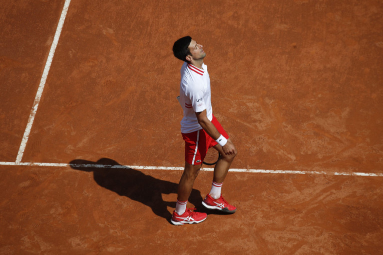 Kiša nastavlja da ometa tenisere u Rimu: Ponovo prekinut meč Novaka Đokovića