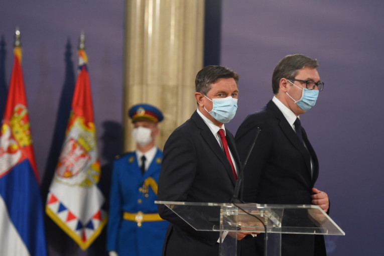Predsednik pozvao slovenačke novinare da se vakcinišu u Srbiji: Imate švedski sto vakcina kod nas