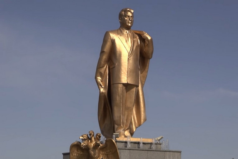Sapamurat Nijazov - predsednik koji je za vreme svoje vladavine promenio nazive meseci, ukinuo penzije, zabranio operu i balet