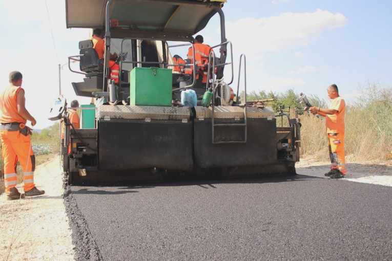 Nova Varoš izdvojila sredstva za asfaltiranje najvažnijih putnih pravaca