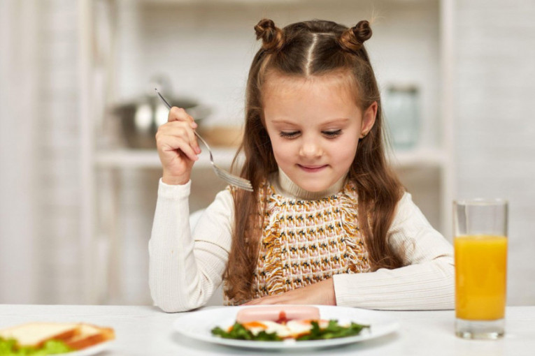 Stručnjaci: Čak 20 odsto dece ima alergije na određenu hranu i diskriminisani su u društvu