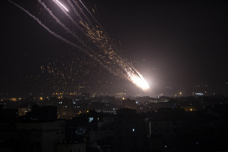 Palestinski mediji: Izrael nastavlja napade pred primirje
