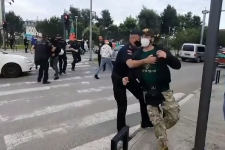 Ponovo "komitske" auto-kolone u Crnoj Gori: Incidenti u Podgorici (VIDEO)