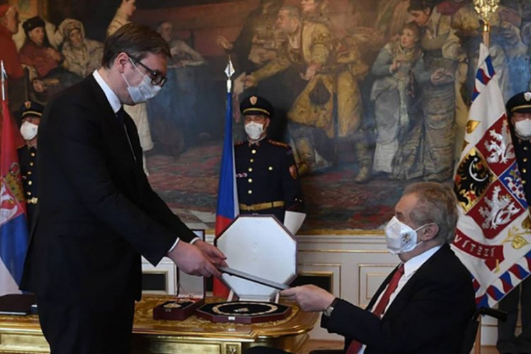 Predsednik Vučić u Češkoj primio Orden belog lava: Zeman uručio odlikovanje koje su ranije dobili Žak Širak, kralj Huan Karlos...