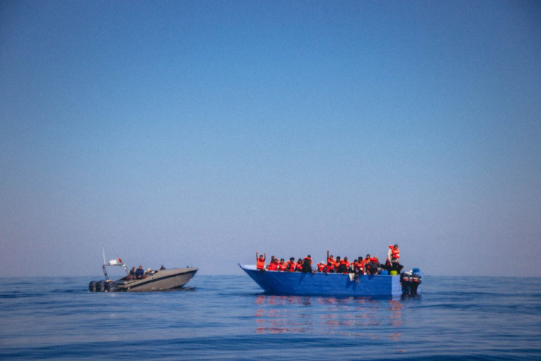 Dva broda pred utapanjem u Mediteranu: Preko 100 migranata pogušava da se dokopa do obale