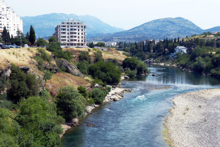 Trećina radnika u Crnoj Gori razmišlja o odlasku iz zemlje: Skoro 20 odsto ne koristi godišnji odmor