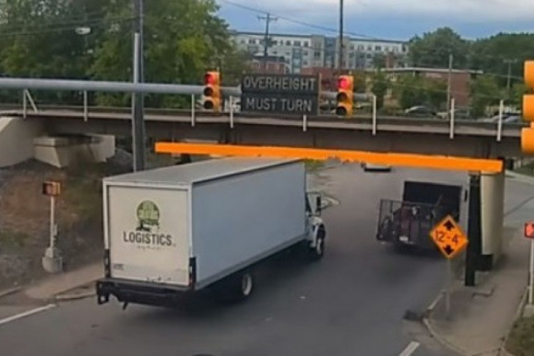 Nova žrtva čuvenog nadvožnjaka: Otvorio kamion kao konzervu (VIDEO)