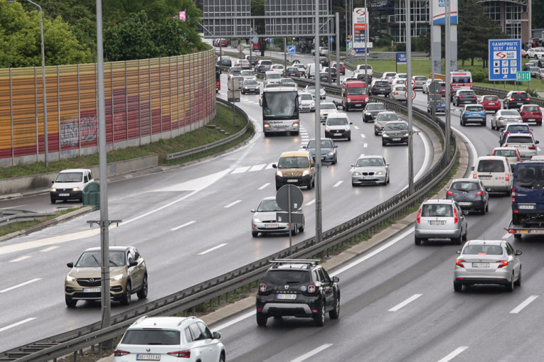 Saobraćajka kod Konjarnika: Automobili mile u smeru ka Novom Beogradu
