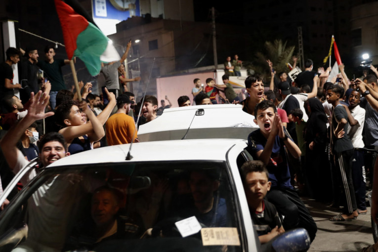 Palestinci slavili čim je primirje stupilo na snagu: Izašli na ulice, ispaljivali vatromete i pevali (FOTO+VIDEO)