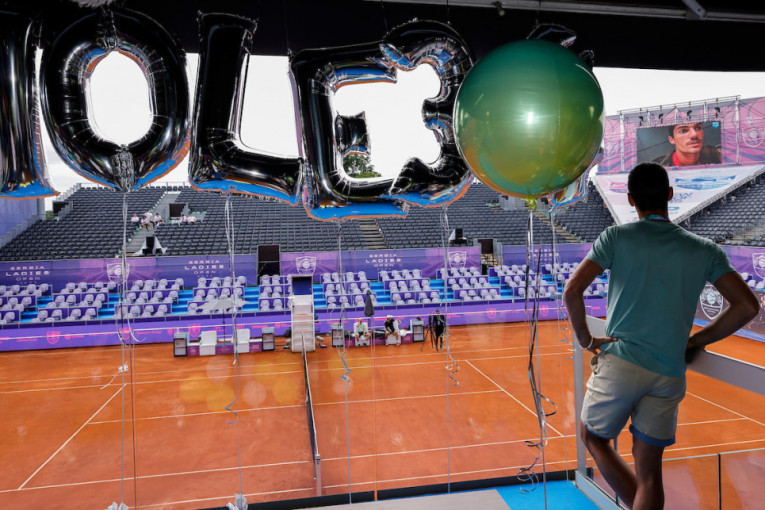 Iznenađenje za rođendan: Novak proslavio, pa uzeo reket u ruke (FOTO/VIDEO)