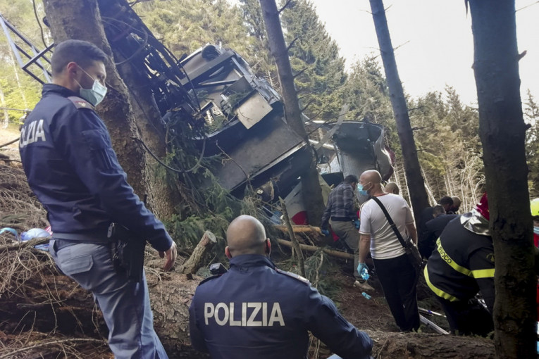 Raste broj žrtava u Italiji, među poginulima pet Izraelaca i dete: Kabina žičare se srušila jer je pukla sajla (FOTO)