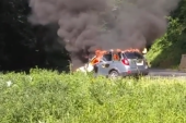 Užasan prizor na Iriškom vencu: Terenac potpuno izgoreo, intervenisali vatrogasci (VIDEO)