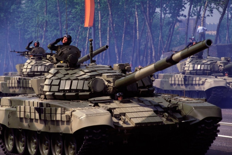 Pojačala se Vojska Srbije: Moćni ruski tenkovi u stroju (VIDEO)