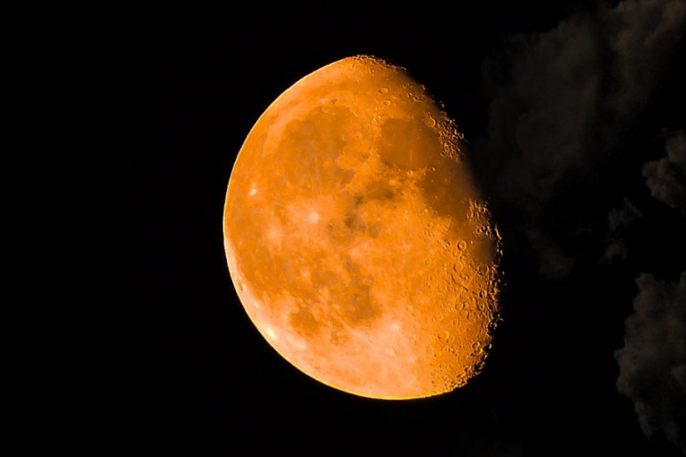 Fenomen "Super meseca" se događa večeras, a moći će da se vidi i fotografiše u Srbiji!