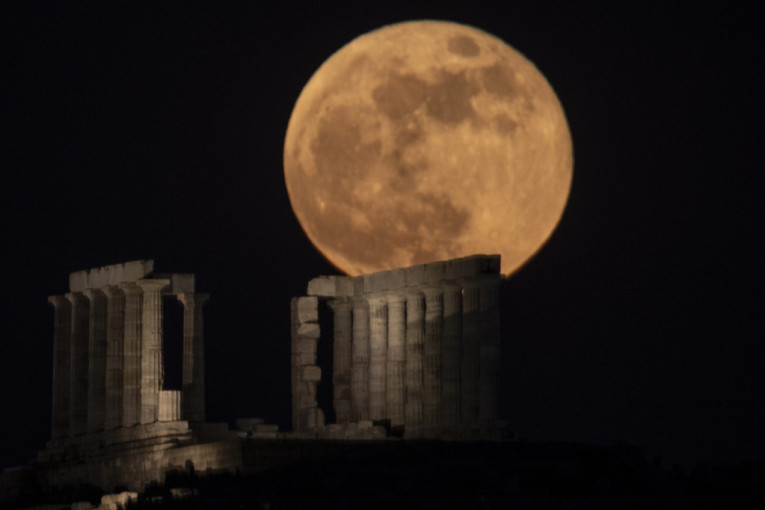 Spektakl na nebu: "Krvavi Mesec" fotografisan širom sveta (FOTO)