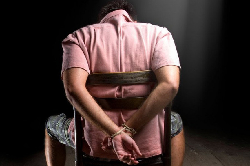 Uhapšen policajac iz Novog Sada! Osumnjičen za otmicu - snimali kako tuku mladića, pa to poslali njegovoj devojci