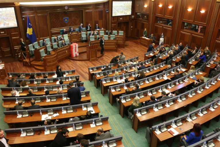 Usvojena Rezolucija o Srebrenici u Prištini, Srpska lista napustila sednicu pre glasanja