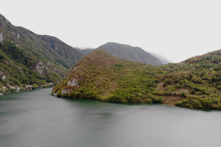 Ponovo blista biser zapadne Srbije: Jezero Perućac očišćeno od plutajućeg otpada