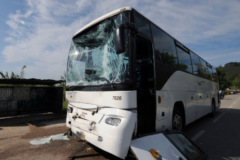 Sudar crkvenog autobusa u Arkanzasu, povređeno 11 ljudi