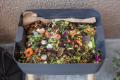 Mali vodič za kompostiranje: Pretvorite otpad u nešto korisno
