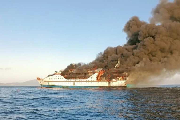 Zapalio se trajekt sa 200 putnika u Indoneziji: Bez informacija o žrtvama (VIDEO)