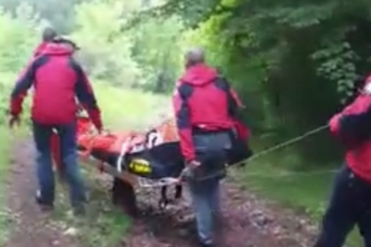 Heroji iz Gorske službe spasavanja posle pet sati zbrinuli povređenog motociklistu (VIDEO)