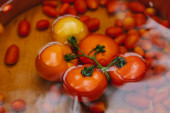 Kako da operete voće i povrće da biste većim delom uklonili opasne pesticide