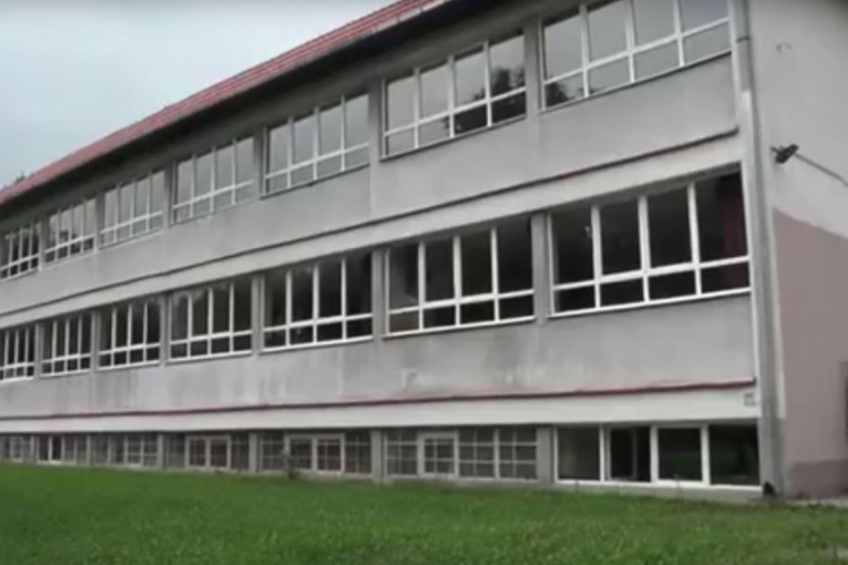 Učenik u Kruševcu skočio kroz prozor škole