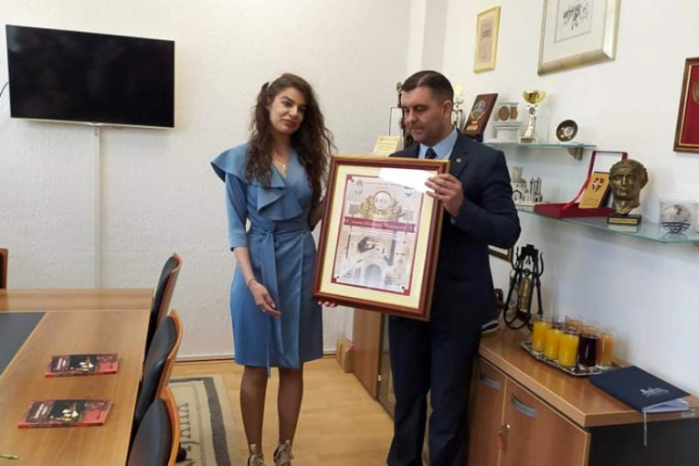 Dodeljena prva nagrada u znak sećanja na čuvenog dr Lazića: Stipendiju dobila studentkinja Jelena Milošević