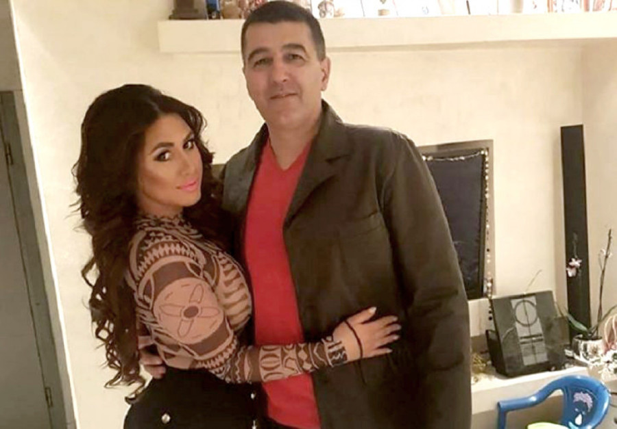 Poznat po javnoj kući, Moldavkama i vezi sa "državnom starletom", a sudi mu se zbog rimskih novčića! Kupovao ih od tragača za blagom?