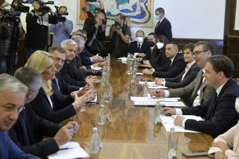 Dodik poziva goste na radni ručak sa Vučićem, predsednik Srbije ne zna ništa o tome
