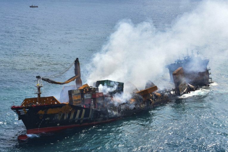 Brod pun hemikalija tone uz obalu Šri Lanke: Preti ekološka katastrofa