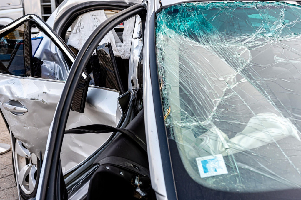 Teška saobraćajka na putu Priština-Leskovac: Sudarili se autobus i auto - jedna osoba poginula, 14 povređeno!